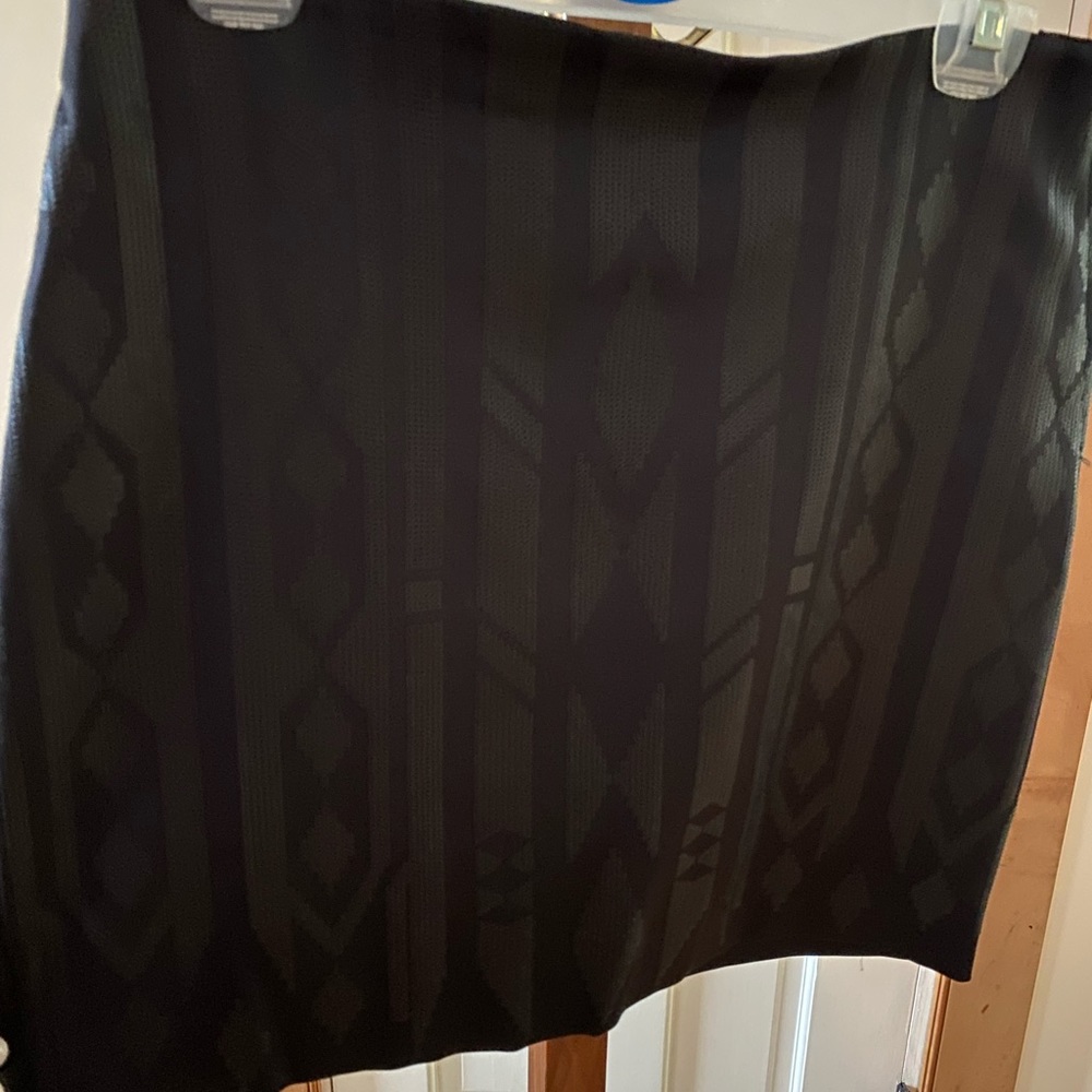 H&M black pattern mini skirt